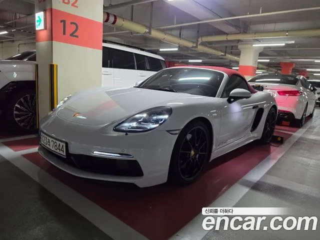 Porsche Cayman 2021 thumb 2