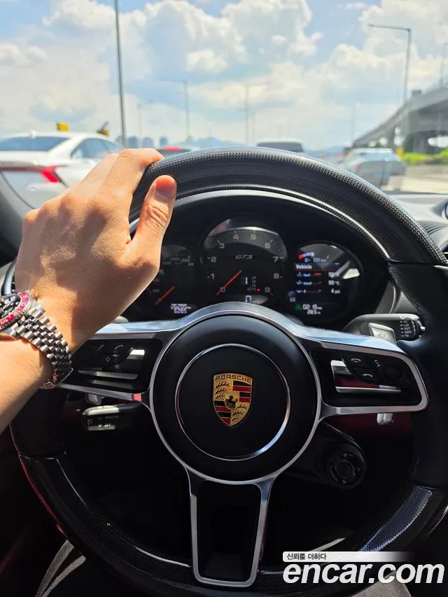 Porsche Cayman 2021 thumb 4