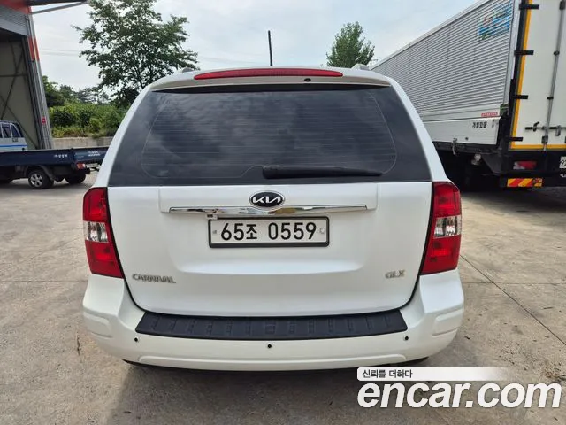 Kia Carnival 2013 thumb 4