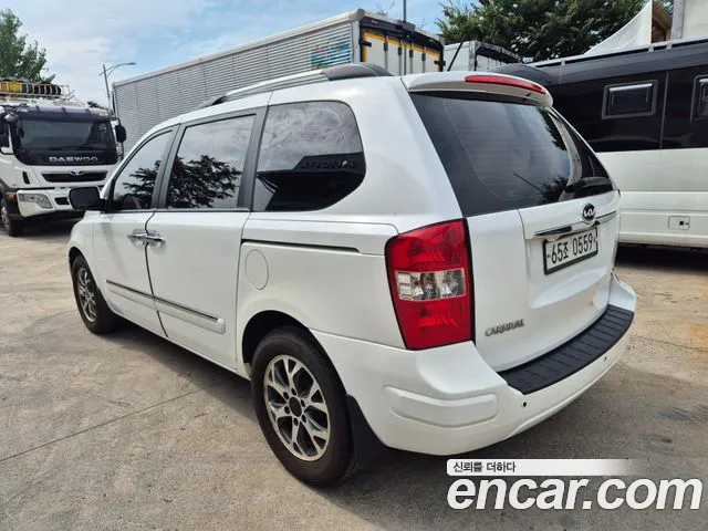 Kia Carnival 2013 thumb 5