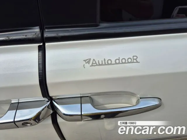 Kia Carnival 2013 thumb 7