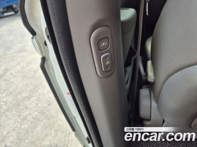 Kia Carnival 2013 thumb 8