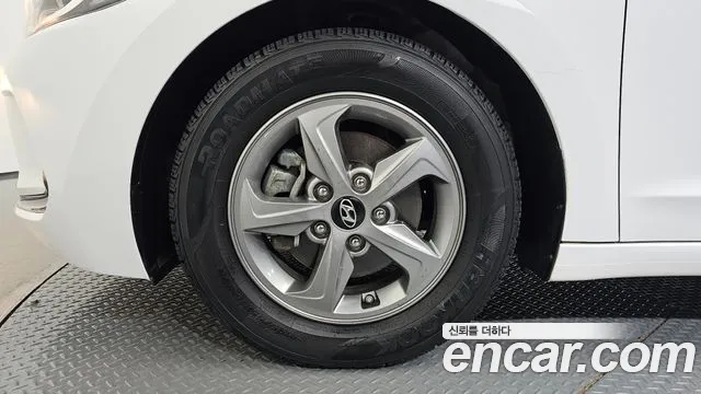 Hyundai Avante 2017 thumb 4