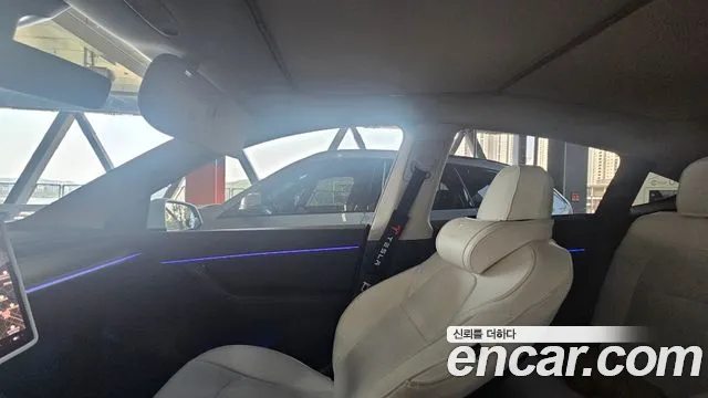 Tesla Model Y 2021 thumb 5