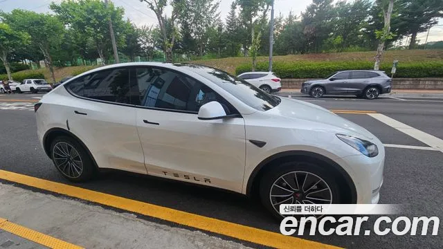 Tesla Model Y 2021 thumb 7