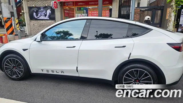 Tesla Model Y 2021 thumb 10