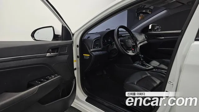 Hyundai Avante 2017 thumb 10