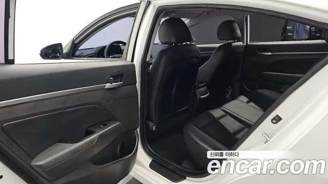 Hyundai Avante 2017 thumb 12