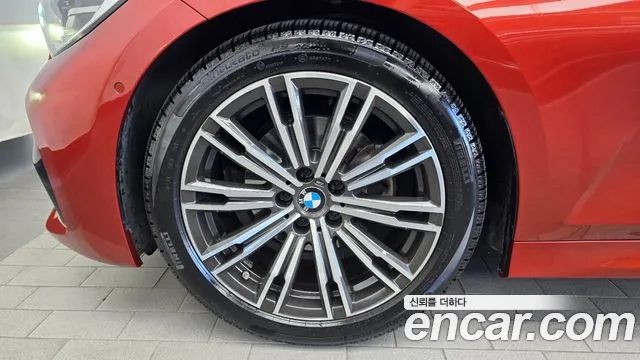 BMW 3-Series 2021 thumb 5