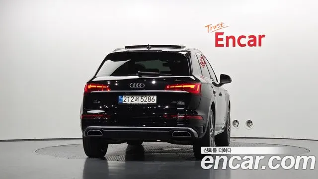 Audi Q5 2021 thumb 3
