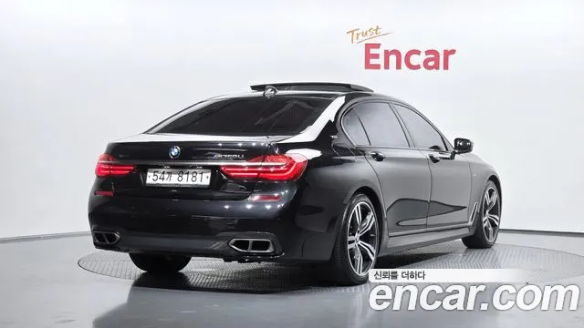 BMW 7-Series 2017 thumb 2