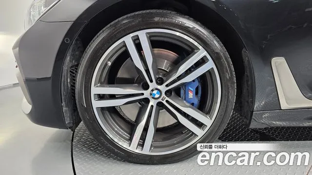 BMW 7-Series 2017 thumb 5