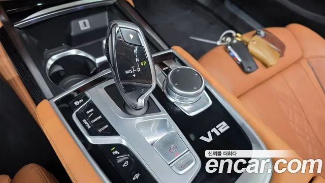 BMW 7-Series 2017 thumb 9