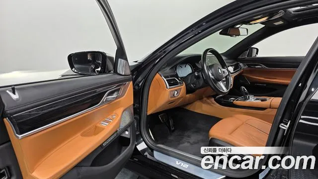 BMW 7-Series 2017 thumb 10