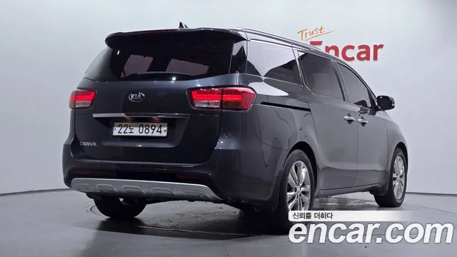 Kia Carnival 2016 thumb 2