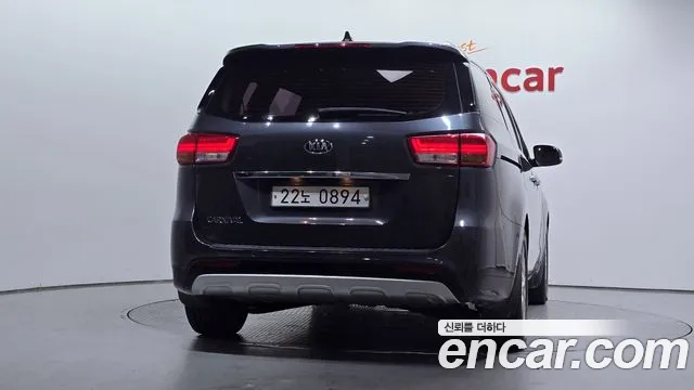 Kia Carnival 2016 thumb 4