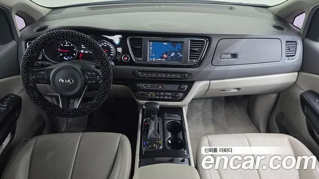 Kia Carnival 2016 thumb 7