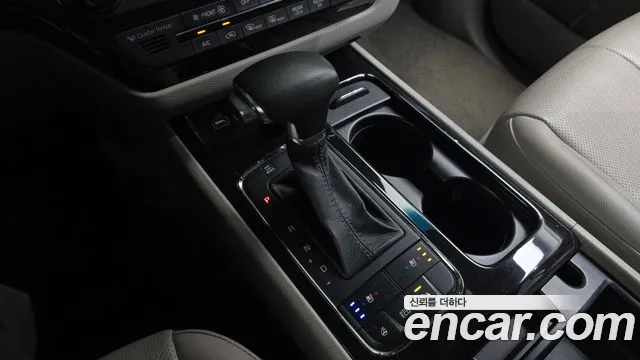 Kia Carnival 2016 thumb 9
