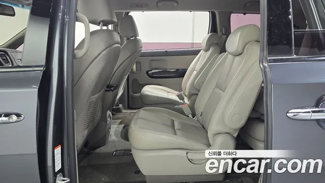 Kia Carnival 2016 thumb 12