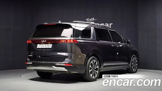 Kia Carnival 2023 thumb 2