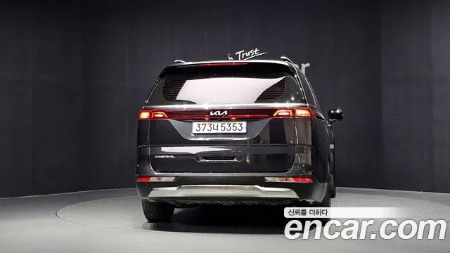 Kia Carnival 2023 thumb 4