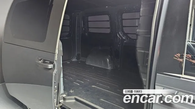 Hyundai Staria 2021 thumb 11