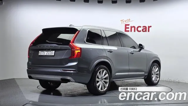 Volvo XC90 2017 thumb 2