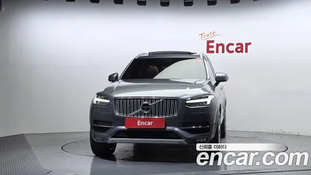 Volvo XC90 2017 thumb 3