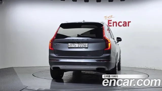 Volvo XC90 2017 thumb 4