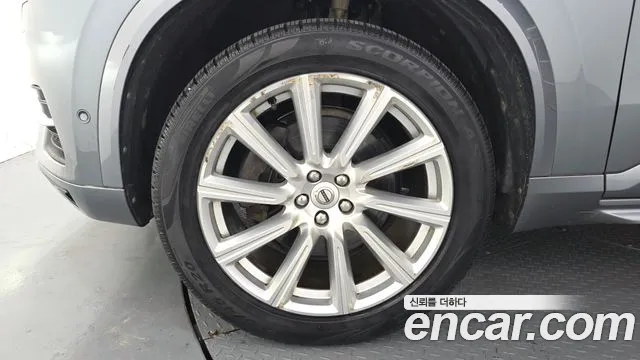 Volvo XC90 2017 thumb 5