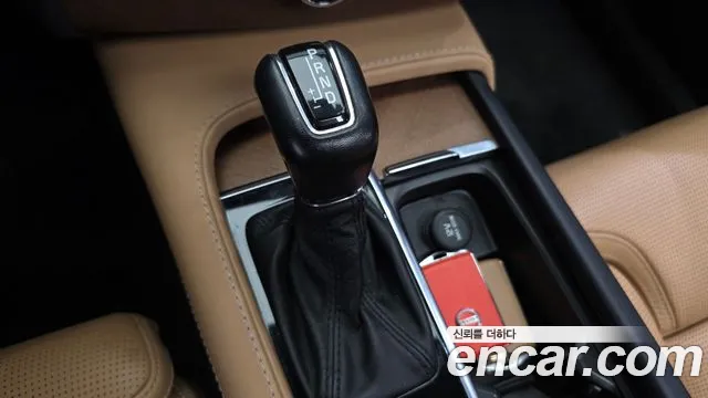 Volvo XC90 2017 thumb 9