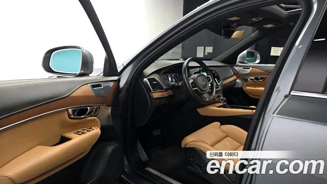 Volvo XC90 2017 thumb 10