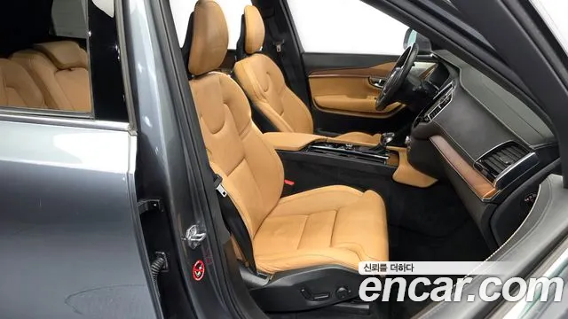 Volvo XC90 2017 thumb 11