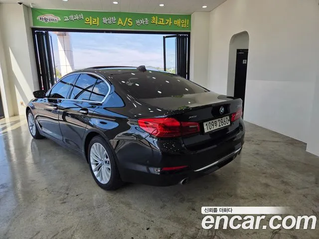 BMW 5-Series 2018 thumb 2