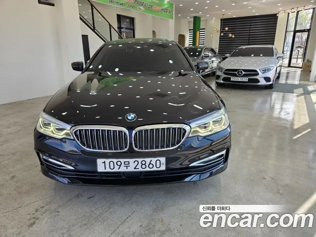 BMW 5-Series 2018 thumb 3