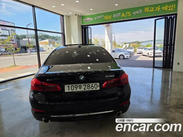 BMW 5-Series 2018 thumb 4