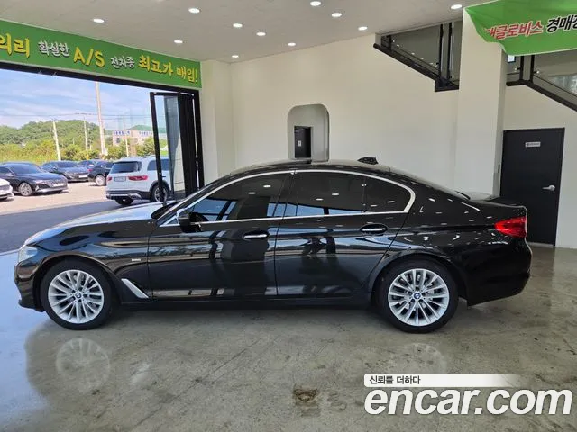 BMW 5-Series 2018 thumb 5