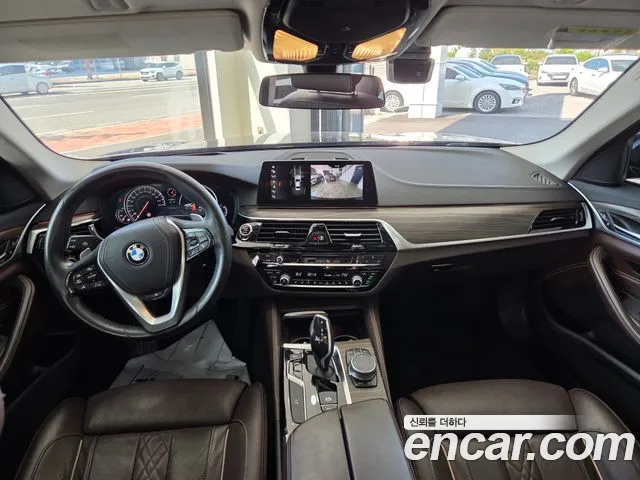 BMW 5-Series 2018 thumb 7