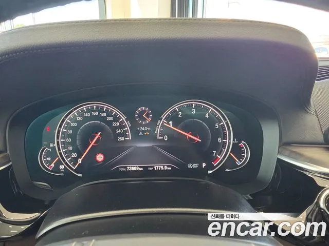 BMW 5-Series 2018 thumb 8