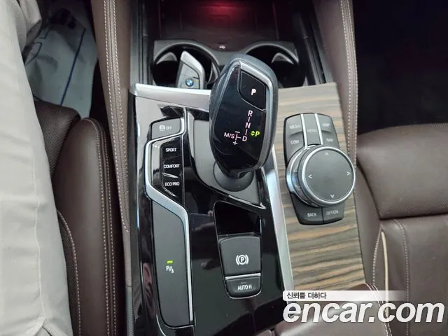 BMW 5-Series 2018 thumb 9