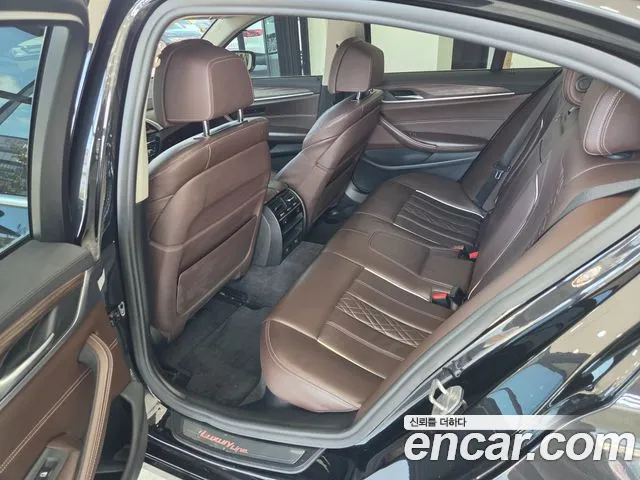 BMW 5-Series 2018 thumb 10
