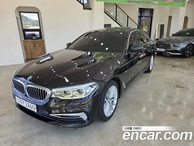 BMW 5-Series 2018 thumb 11