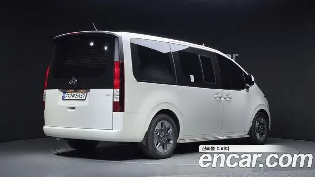 Hyundai Staria 2023 thumb 2