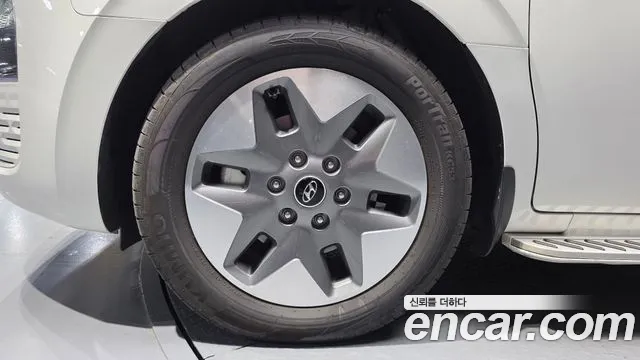Hyundai Staria 2023 thumb 5