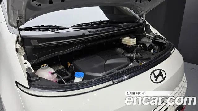 Hyundai Staria 2023 thumb 6
