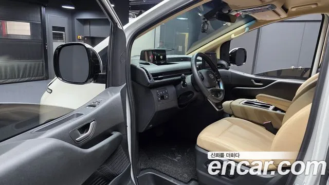 Hyundai Staria 2023 thumb 10