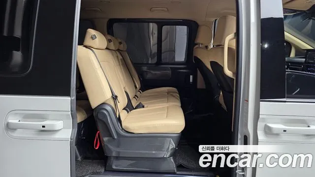 Hyundai Staria 2023 thumb 12
