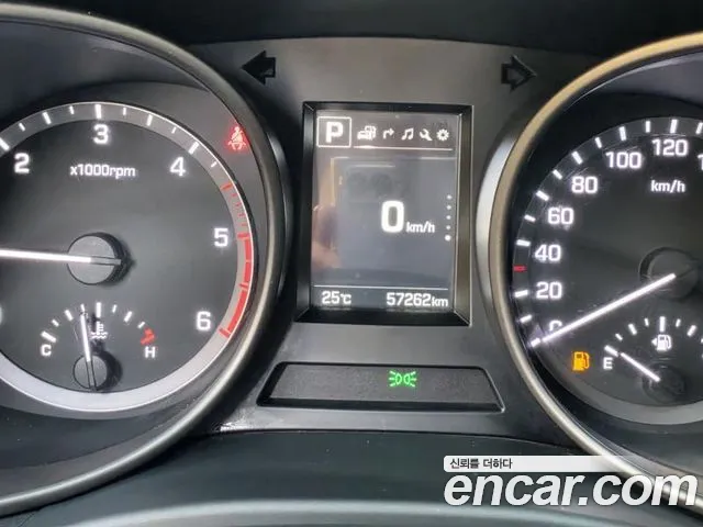 Hyundai Santa Fe 2017 thumb 8
