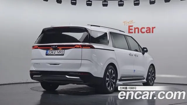 Kia Carnival 2023 thumb 2