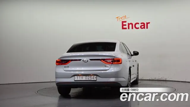 Renault-KoreaSamsung Megane 2016 thumb 4